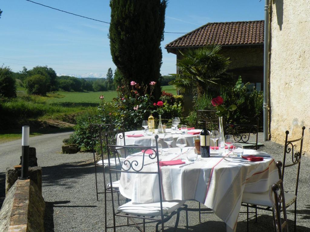 Logis Le Relais Du Bastidou Hotel Beaumarches Exterior photo